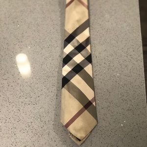Burberry slim tie